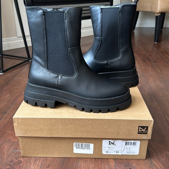 Dirty Laundry Vines Bootie - Picture 2 of 8